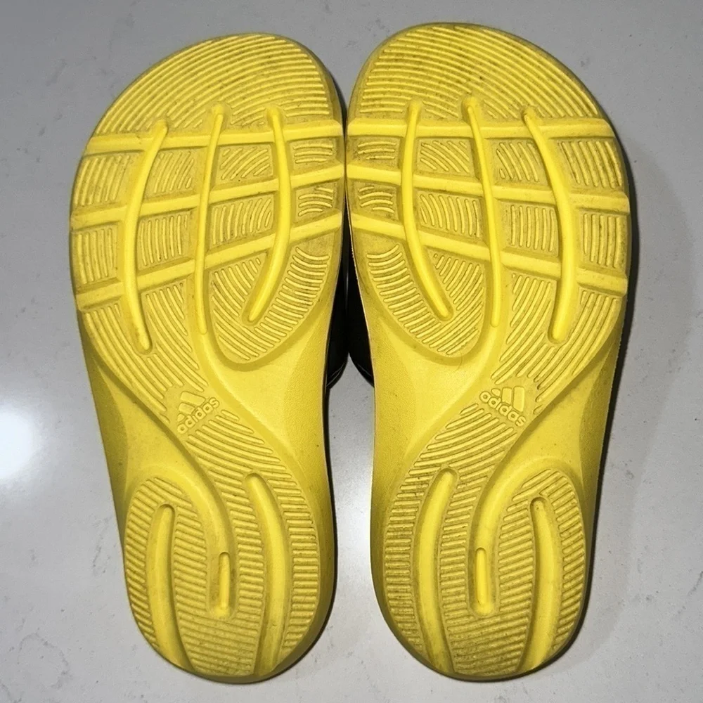 Kid’s Adidas Fit Foam Slip-On Sandals - EUC - Size 3